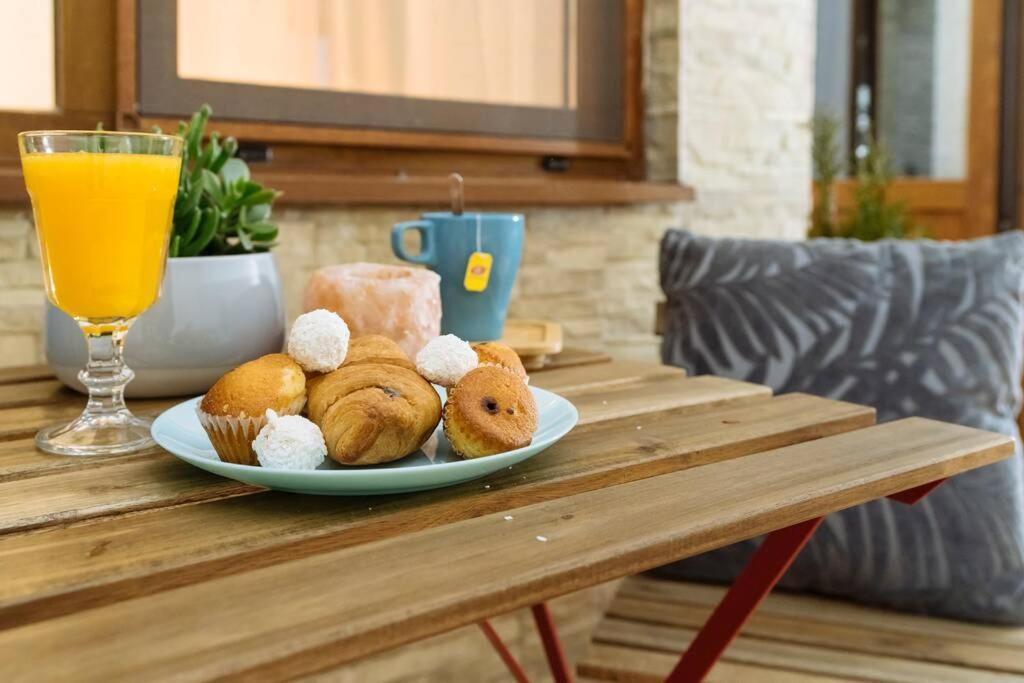 Studio With Private Terrace Next To Cismigiu بوخارست المظهر الخارجي الصورة