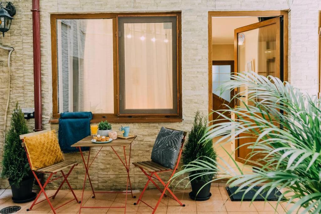 Studio With Private Terrace Next To Cismigiu بوخارست المظهر الخارجي الصورة